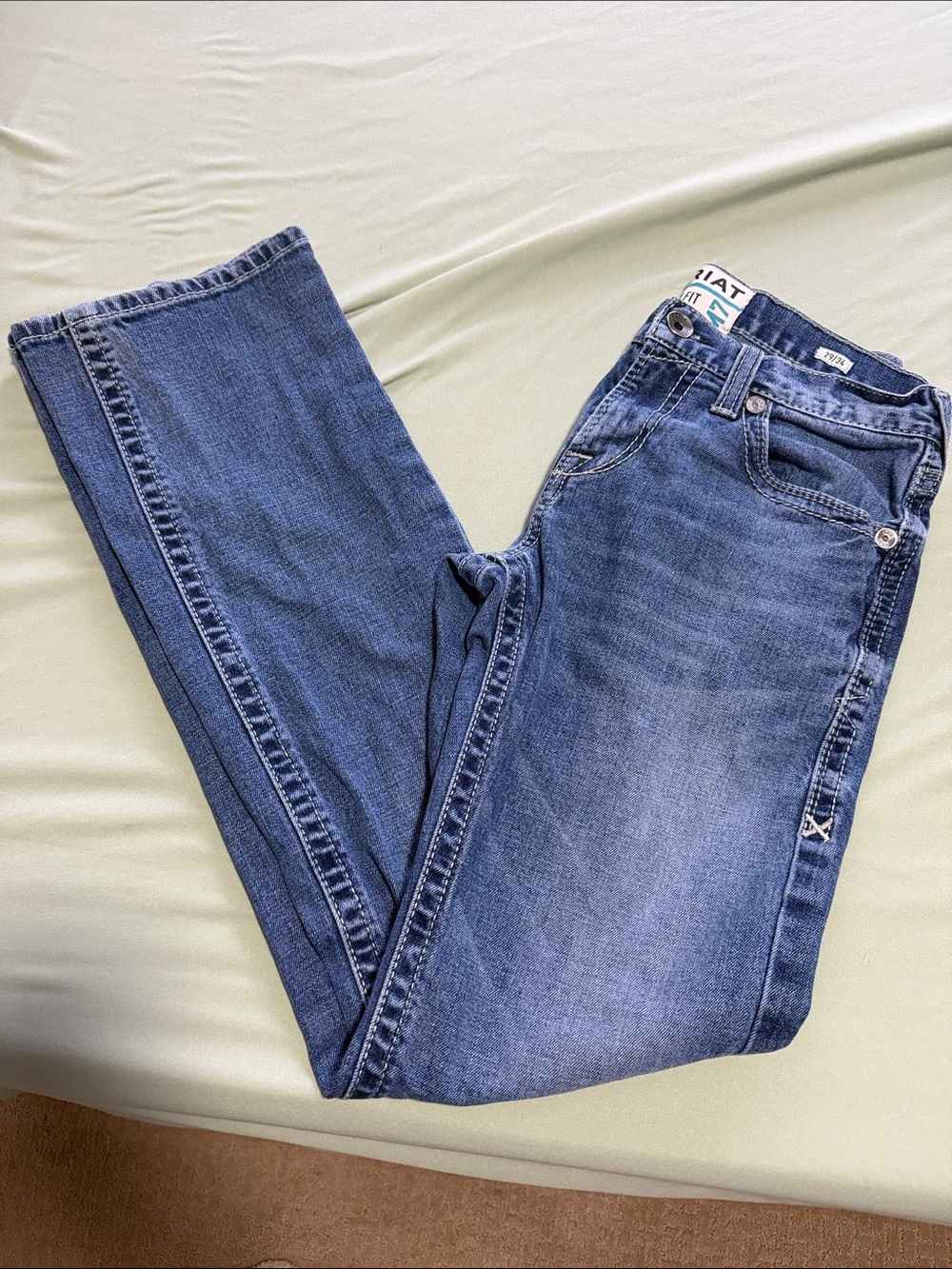 Ariat Men's Straight Fit Medium Blue Denim Jeans M7